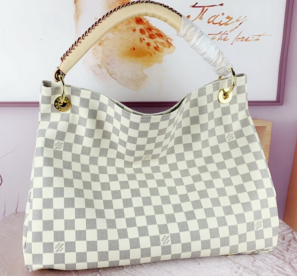 ルイヴィトンバッグ正面デザイン